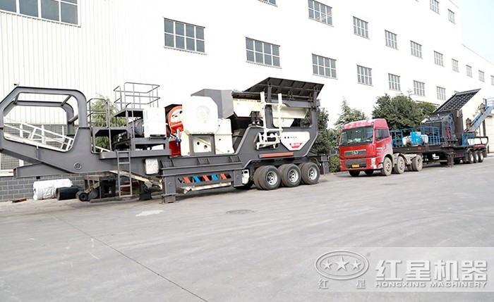 搭載顎式破碎機(jī)、反擊式破碎機(jī)
